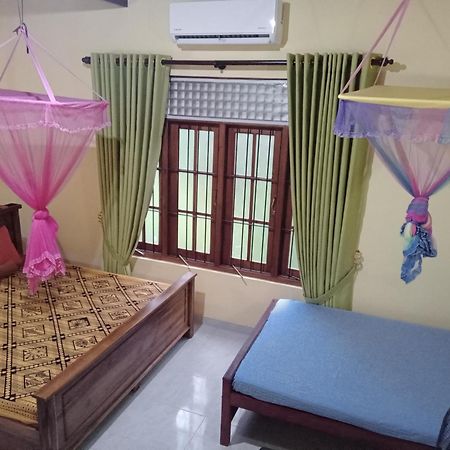 Jungle Village Homestay Pinnawala  Exterior photo